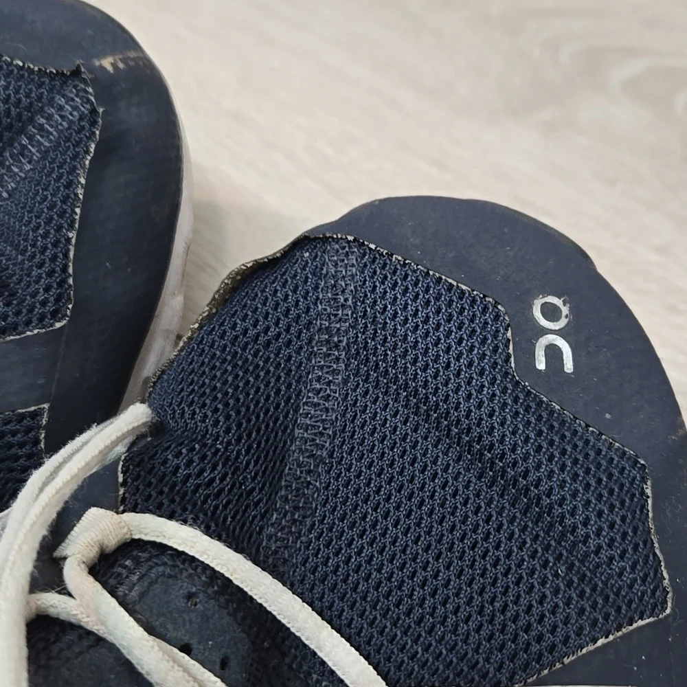 On Running Wimen Navy Athletic Running Shoes Sneakers Sz 10.5